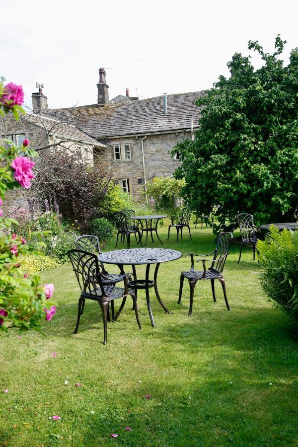 格拉辛顿 艾斯菲尔德庄园旅馆酒店 外观 照片 The garden at the Old Swan