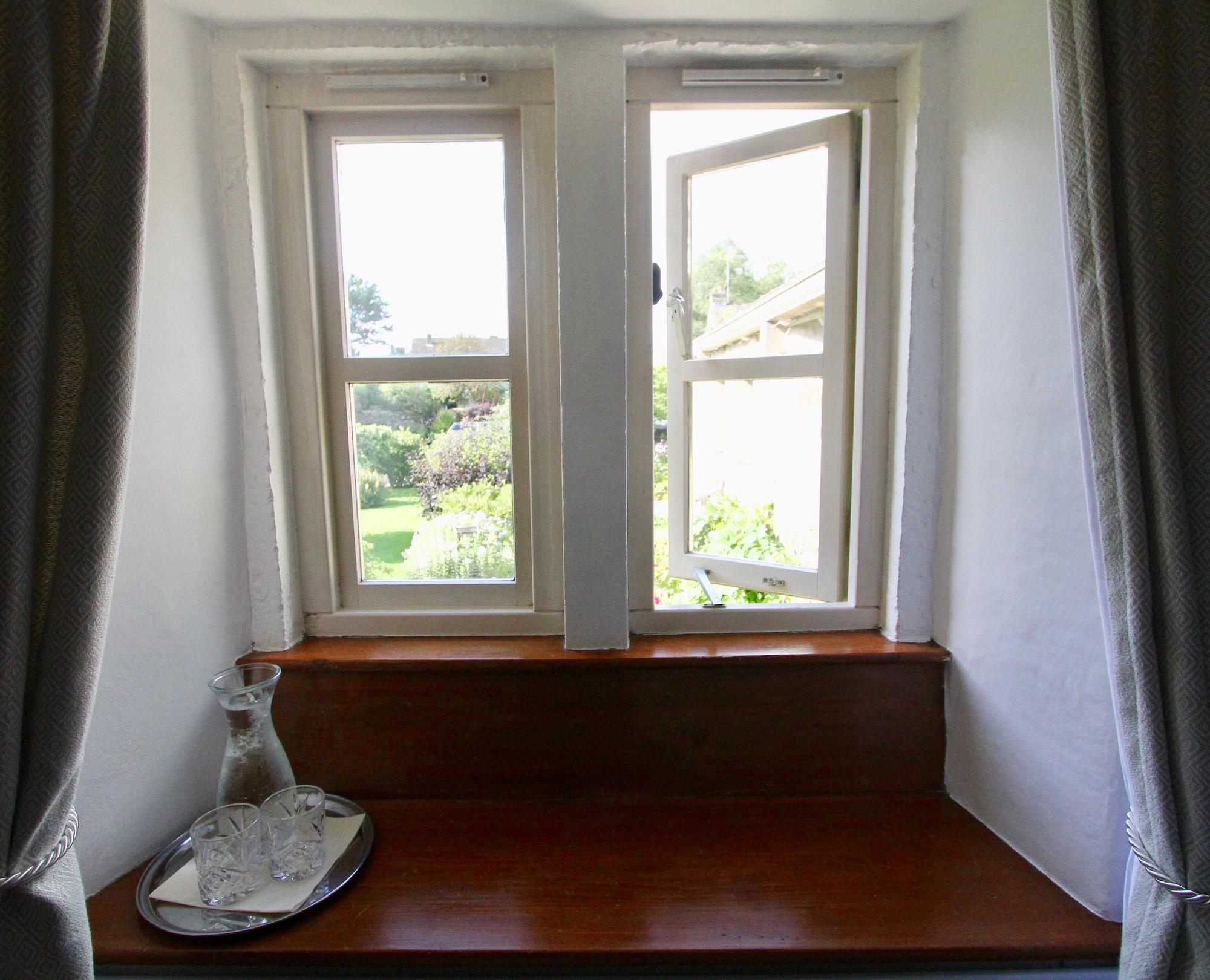 格拉辛顿 艾斯菲尔德庄园旅馆酒店 外观 照片 A windowsill