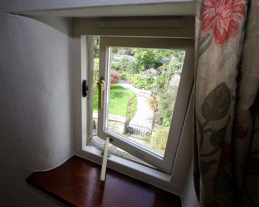 格拉辛顿 艾斯菲尔德庄园旅馆酒店 外观 照片 A window open for ventilation